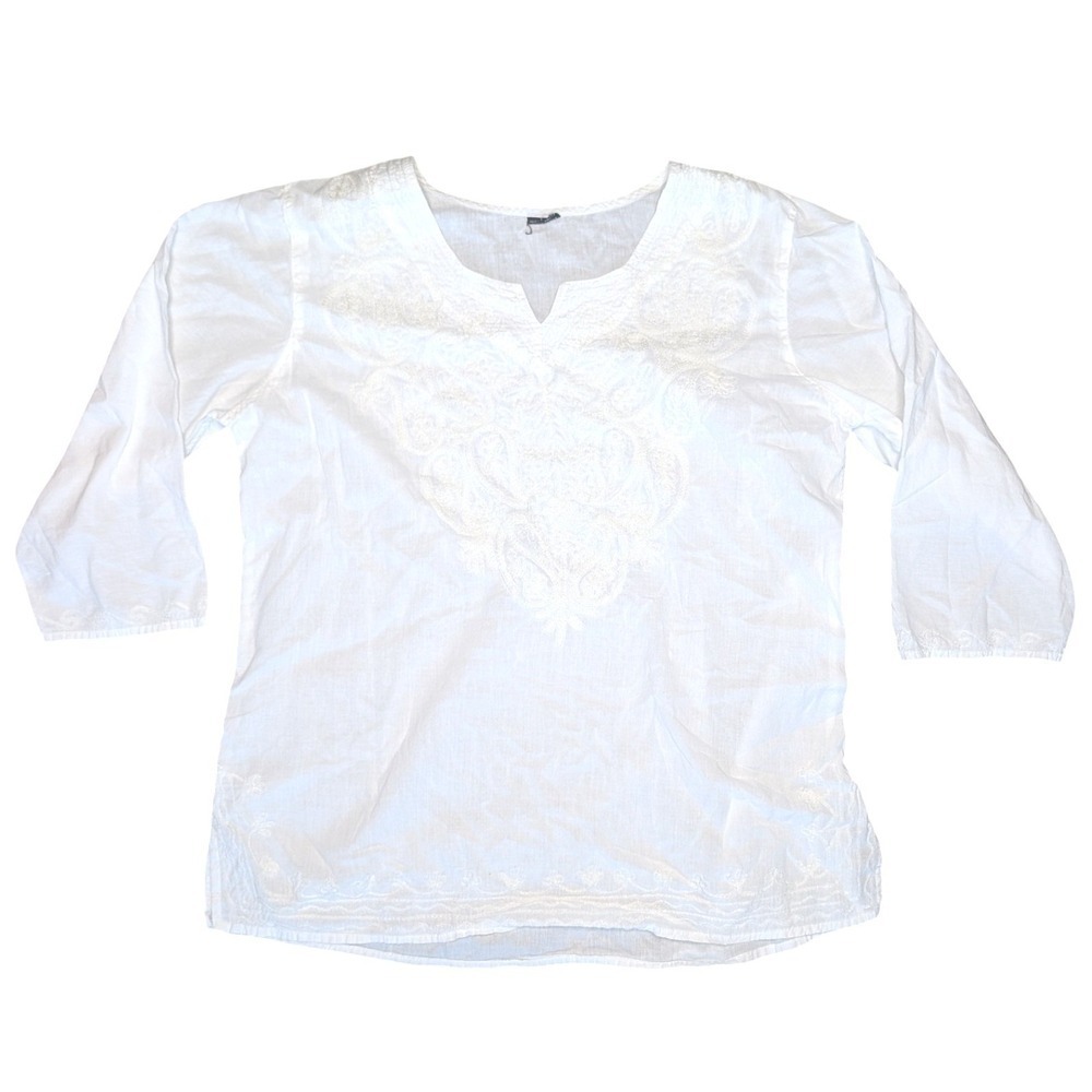 Large‎ 100% Cotton White embroidered tunic top features a V-neckline 3/4 sleeves